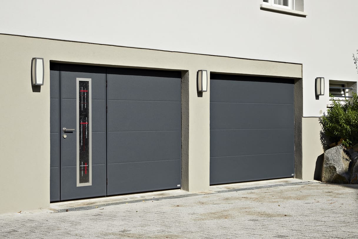 porte de garage avec hublot