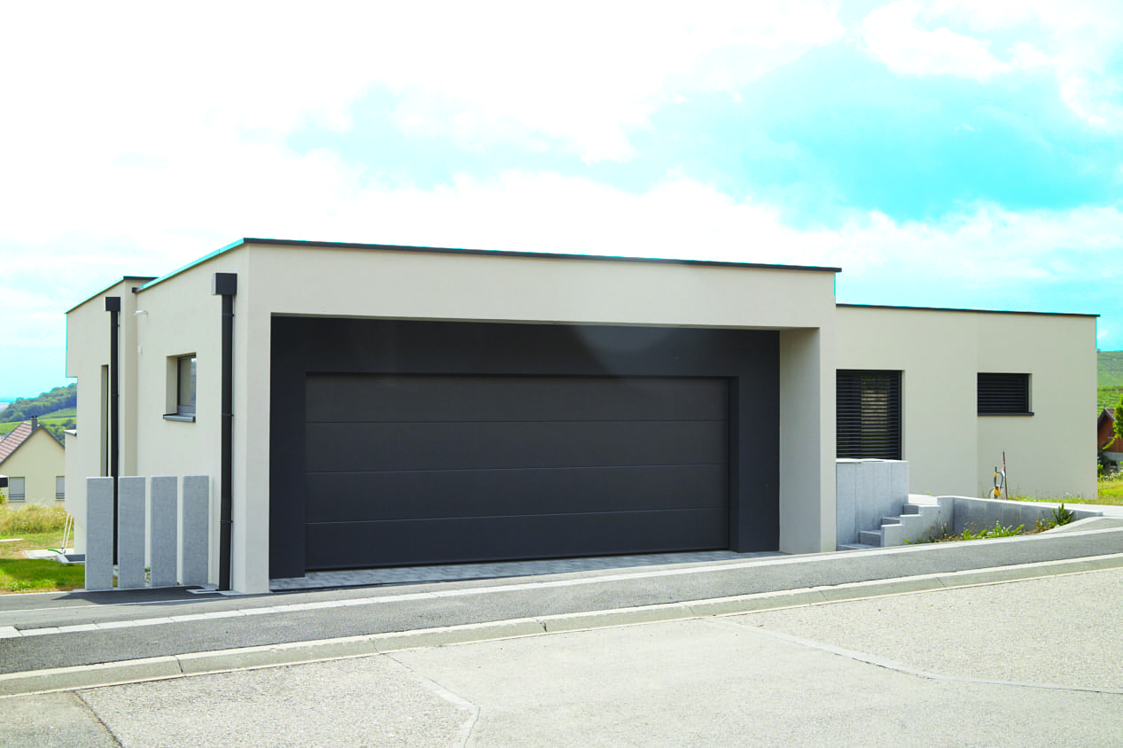 porte de garage de grande dimension